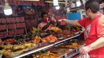 Pedagang Makanan Bertahan di Masa PSBB