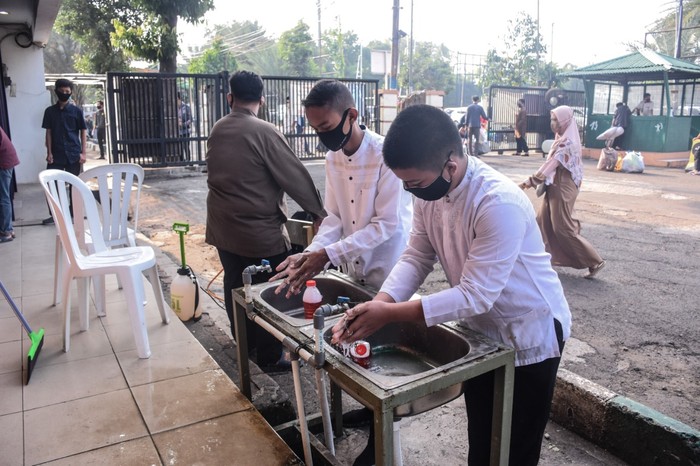 Penerapan protokol kesehatan di Ponpes Darunnajah Sofwan Manaf