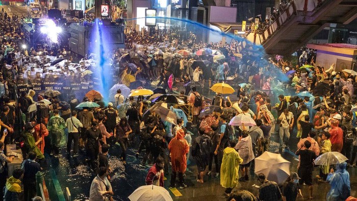 Police use water canons to try and disperse demonstrators from their protest venue in Bangkok, Thailand, Friday, Oct. 16, 2020. Thailand prime minister has rejected calls for his resignation as his government steps up efforts to stop student-led protesters from rallying in the capital for a second day in defiance of a strict state of emergency. (AP Photo/Sakchai Lalit)
