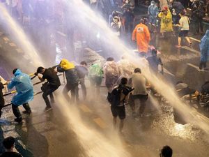 Ribuan Demonstrans Pro-demokrasi Thailand Kembali Turun ke Jalan