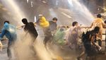 Potret Demonstran Thailand Ditembak Water Canon