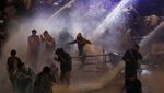Potret Demonstran Thailand Ditembak Water Canon