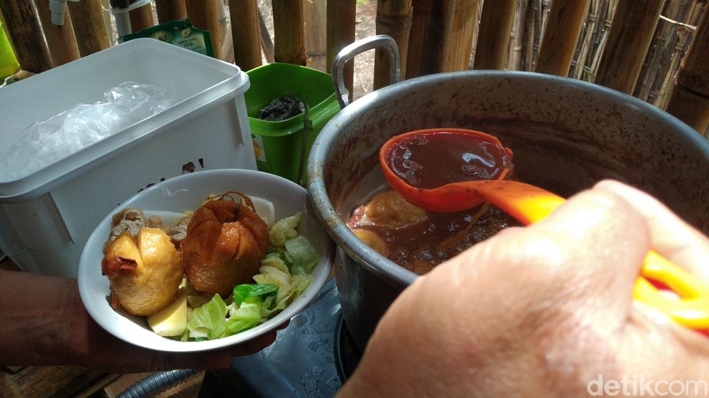 Rujak bakso di Majalengka