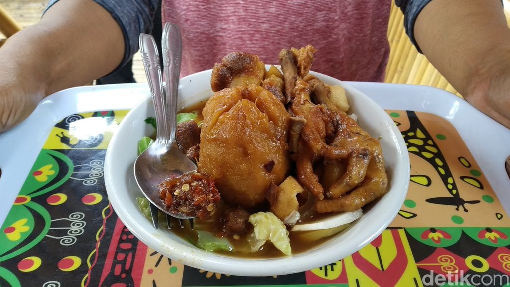 Rujak bakso di Majalengka