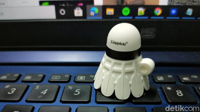Terinspirasi dari bidang olahraga favorit di Indonesia, Kingston menghadirkan USB flash drive seri badminton.