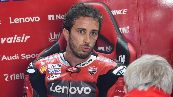 ALCANIZ, SPAIN - OCTOBER 16:  Andrea Dovizioso of Italy and Ducati Team  speaks  in box during the free practice for the MotoGP of Aragon at Motorland Aragon Circuit on October 16, 2020 in Alcaniz, Spain. (Photo by Mirco Lazzari gp/Getty Images)