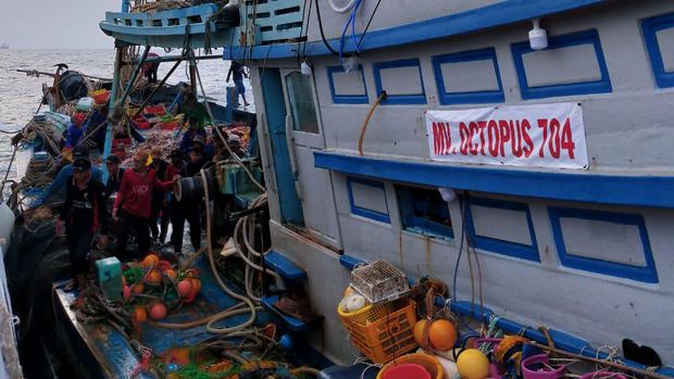 Bakamla Tangkap 2 Kapal Pencuri Ikan Asal Vietnam.