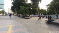 Bukan cuma untuk bersepeda, warga juga berdatangan untuk joging dan jalan kaki di area pedestrian. (Foto: Defara Millenia Romadhona/detikHealth)