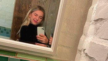 Gadis berusia 22 tahun ini sedang menikmati masa remajanya dengan travelling atau nongkrong bersama teman. Foto: Instagram