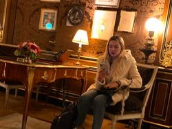 Putri Cantik Steve Jobs Sering Pamer iPhone