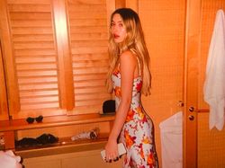 Putri Cantik Steve Jobs Sering Pamer iPhone