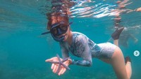Gisel mengatakan dirinya memang sangat cinta dengan laut. Foto: Instagram