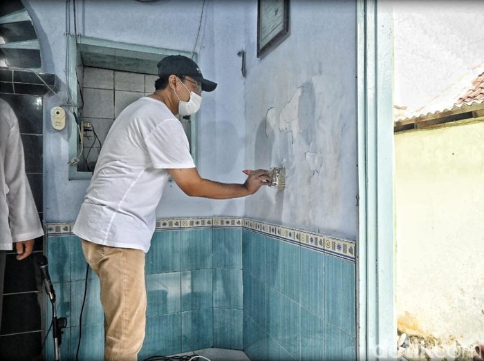 Paslon Pilwali Pasuruan nomor urut 01 Saifullah Yusuf-Adi Wibowo blusukan menyapa warga di akhir pekan. Gus Ipul dan Mas Adi bahkan ikut kerja bakti di salah satu kelurahan yang dikunjungi.