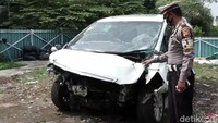 Saat kejadian, mobil dikemudikan Ferdian Yudha Pratama. Sementara Hanafi Rais duduk di kursi penumpang bagian depan. Akibat kecelakaan ini Hanafi Rais mengalami luka berat, sementara sopirnya luka ringan.