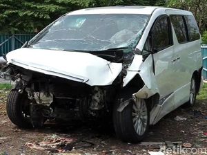 Detik-detik Mobil Alphard Hanafi Rais Kecelakaan Beruntun di Cipali