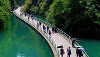 Namun ketika terik, pejalan kaki mungkin akan kepanasan karena tak ada atap.