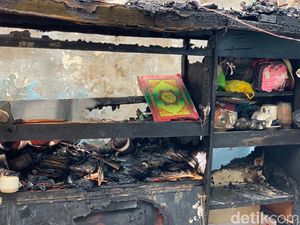 Ketika Warga Surabaya Temukan Al-Quran Utuh di Rumah yang Ludes Terbakar