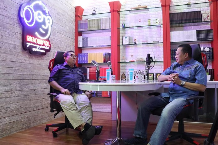 Ketua MPR RI, Bambang Soesatyo (Bamsoet) menilai keberadaan Fadli Zon membuat warna parlemen tetap semarak, apalagi setelah Fahri Hamzah pensiun.
