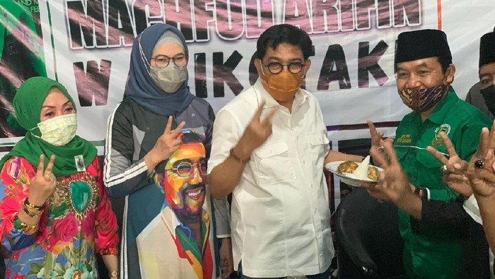 Calon Wali Kota Surabaya nomor urut 2 Machfud Arifin meresmikan posko pemenangan Machfud Arifin-Mujiaman (MAJU) di Bulak Banteng Kidul, Kelurahan Sidotopo Wetan, Kecamatan Kenjeran. Posko ini diharapkan menjadi tambahan kekuatan bagi paslon ini.