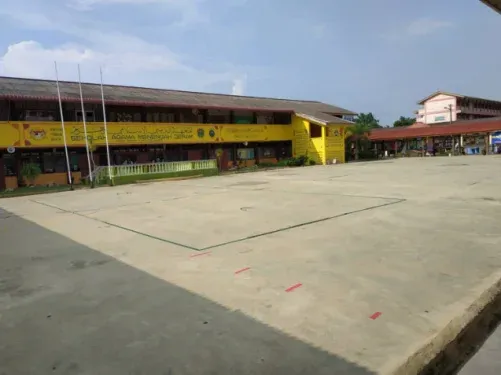 Mulia! Kepala Sekolah Ini Rela Jadi Pengantar Makanan Untuk Bantu Sekolahnya