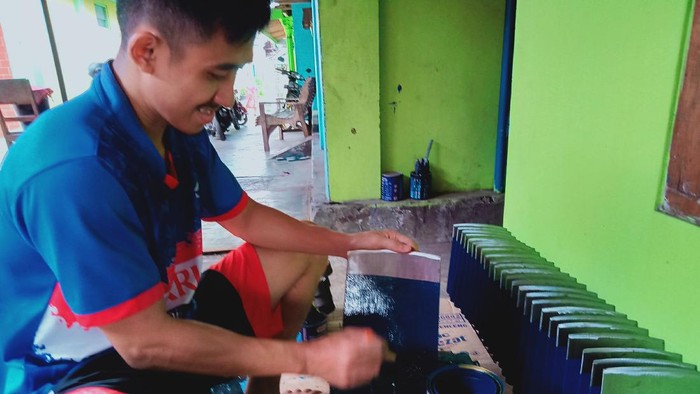 Para perajin Cangkul di Karanganom, Klaten.
