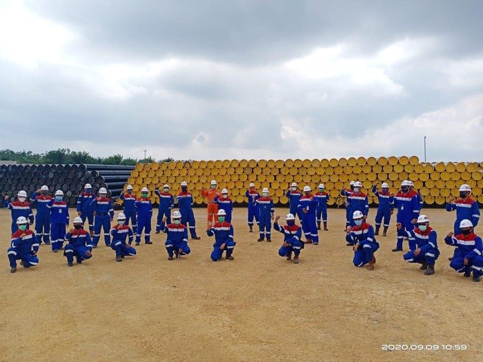 Pembangunan pipa transmisi minyak Rokan oleh PT PGN melibatkan para pengusaha dan tenaga kerja lokal agar membantu peningkatan ekonomi daerah.