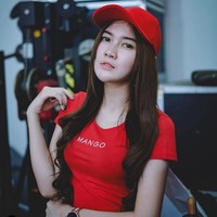 Penyanyi dangdut Nella Kharisma juga mempercantik wajahnya dengan tarik benang (serupa tanam benang, namun berbeda jenis benangnya). Setelah tanam benang, Nella memiliki wajah yang lebih proporsional dan tirus. Foto: Dok. Instagram