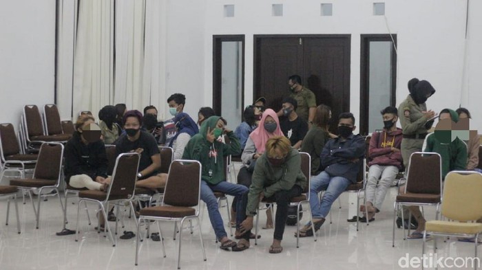 11 pasangan bukan suami istri terciduk berduaan dalam kamar kos