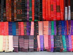 Mengenal Ulos, Kain Tenun Khas Suku Batak yang Penuh Makna