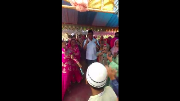 Cabup Barru, Suardi Saleh berjoget di tengah pesta tanpa mengenakan masker.