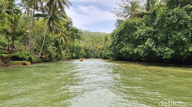 Pernah dengar Sungai Maron di Pacitan? Inilah Sungai Amazon versi Indonesia.