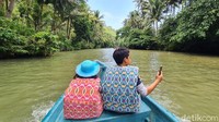 Wisatawan bisa menyusuri Sungai Maron dalam waktu 45 menit dengan menyewa perahu.