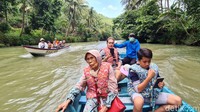Dalam kondisi normal, tiap perahu dapat mengangkut hingga lima wisatawan. Hanya saja sejak masa pandemi pengelola memberlakukan physical distancing.