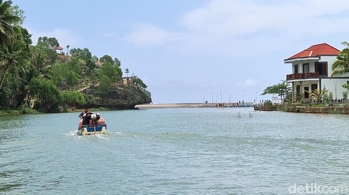Pernah dengar Sungai Maron di Pacitan? Inilah Sungai Amazon versi Indonesia.