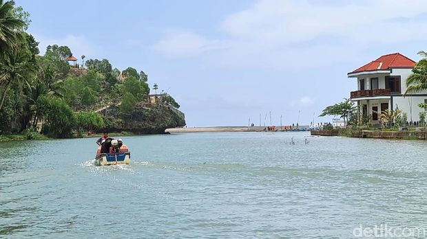 Pernah dengar Sungai Maron di Pacitan? Inilah Sungai Amazon versi Indonesia.