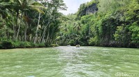Sungai ini berada di Desa Dersono, Kecamatan Pringkuku Kabupaten Pacitan. 