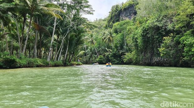Pernah dengar Sungai Maron di Pacitan? Inilah Sungai Amazon versi Indonesia.