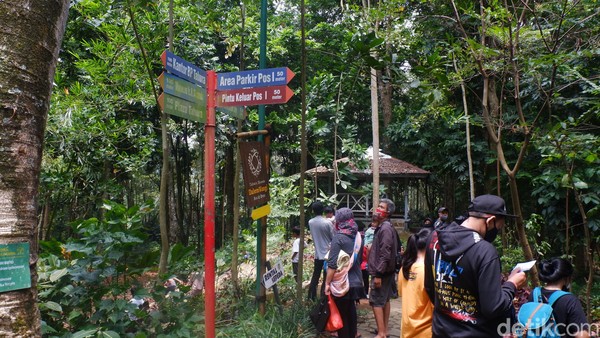 Pengelola masih menerapkan pembatasan pengunjung agar tidak terjadi kerumunan. Pengunjung disarankan melakukan wisata solo atau keluarga Pengelola masih menerapkan pembatasan pengunjung agar tidak terjadi kerumunan. Pengunjung disarankan melakukan wisata solo atau keluarga