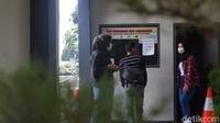 Untuk tiket masuknya dikisaran harga Rp 12 ribu dengan rincian Rp 10 ribu untuk tiket dan Rp 2 ribu untuk asuransi.