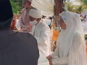 Momen Lucu di Nikahan Taqy Malik dan Serell, Mau Cium Terhalang Masker