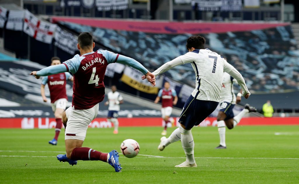 LONDON, ENGLAND - OCTOBER 18: Heung-Min Son of Tottenham Hotspur celebrates with teammates after scoring his team's first goal during the Premier League match between Tottenham Hotspur and West Ham United at Tottenham Hotspur Stadium on October 18, 2020 in London, England. Sporting stadiums around the UK remain under strict restrictions due to the Coronavirus Pandemic as Government social distancing laws prohibit fans inside venues resulting in games being played behind closed doors. (Photo by Clive Rose/Getty Images)
