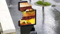 Menariknya lagi McD tidak menyematkan mereknya di papan iklan tersebut.