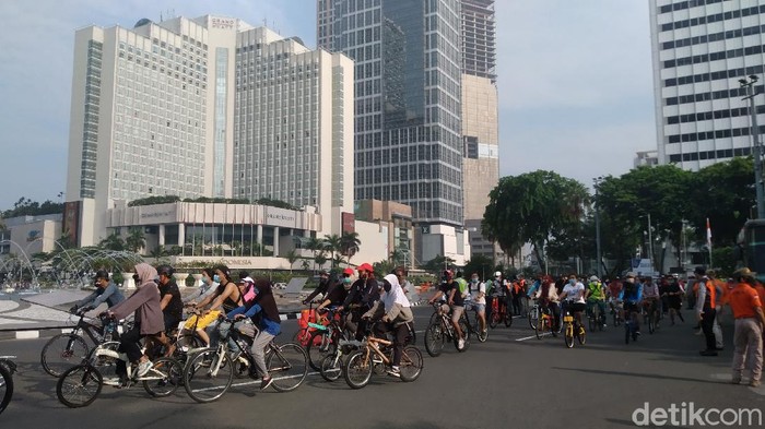 Warga berolahraga di kawasan Bundaran HI (Wilda Nufus/detikcom)