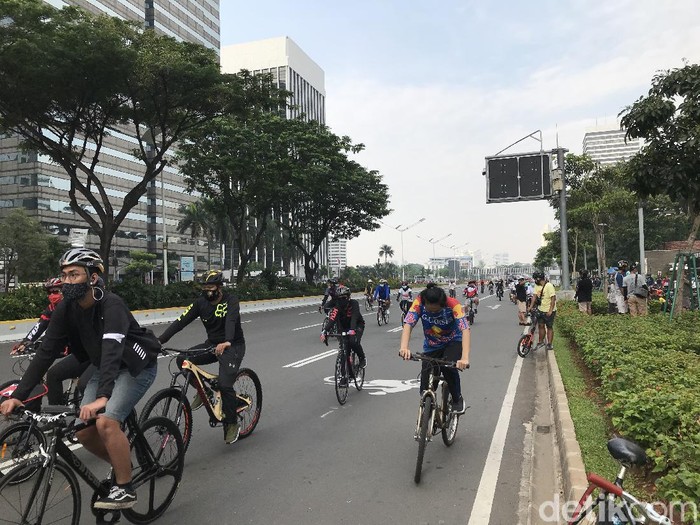 Warga berolahraga di kawasan Sudirman (Tiara/detikcom)