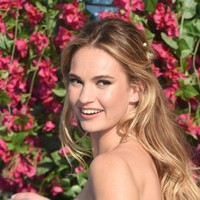 Aktris asal Inggris itu sendiri pernah mengatakan bahwa dia adalah wanita pemberontak. Dalam sebuah wawancara dengan Harpers Bazaar, Lily mengaku tidak masalah jadi wanita pemberontak.  Foto: dok. Getty Images