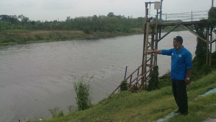 Air Sungai Bengawan Solo kembali tercemar. Foto diambil di kawasan Blora, Senin (19/10/2020).