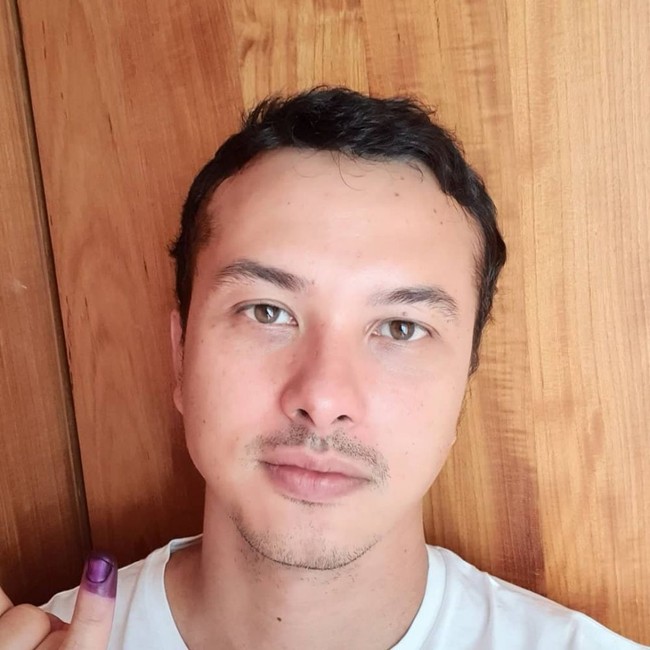 Nicholas Saputra atau pria yang terkenal sebagai pemeran Rangga dalam film Ada Apa Dengan Cinta (AADC) ini memiliki darah campuran Jawa dan Jerman. Darah Jerman didapatkannya dari sang ibu. Foto: Instagram/@nicholassaputra