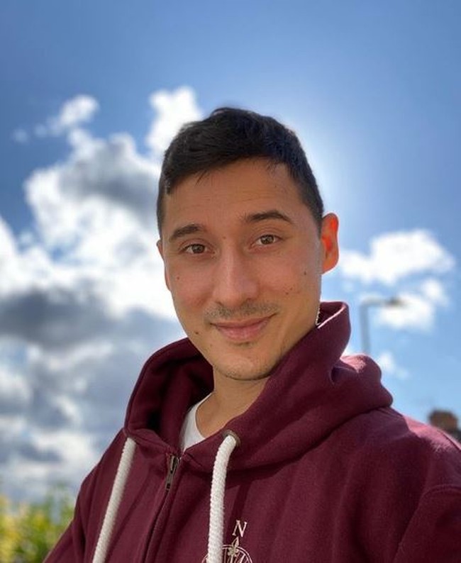 Nino Fernandez yang lahir di Hamburg, Jerman ini memiliki darah Jerman dari sang ibu. Tak heran wajahnya bisa bikin banyak wanita jatuh hati. Foto: Instagram/@ninojkt