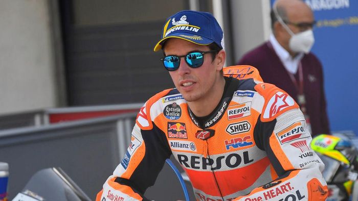 Alex Marquez ALCANIZ, SPAIN - OCTOBER 18: Alex Marquez of Spain and Repsol Honda Honda celebrates the second place and speaks with journalists under the podium during the MotoGP race during the MotoGP of Aragon at Motorland Aragon Circuit on October 18, 2020 in Alcaniz, Spain. (Photo by Mirco Lazzari gp/Getty Images)