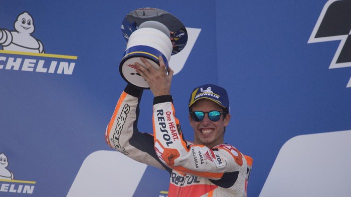 ALCANIZ, SPAIN - OCTOBER 18: Alex Marquez of Spain and Repsol Honda Honda celebrates the second place on the podium during the MotoGP race during the MotoGP of Aragon at Motorland Aragon Circuit on October 18, 2020 in Alcaniz, Spain. (Photo by Mirco Lazzari gp/Getty Images)